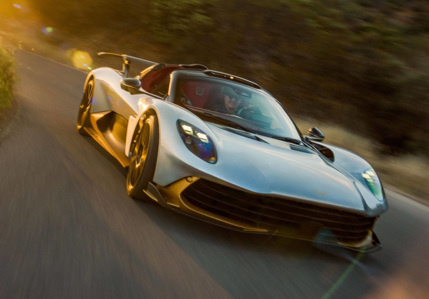 Aston Martin Valhalla Spider 2028 — открытый гиперкар: характеристики, цена, обзор