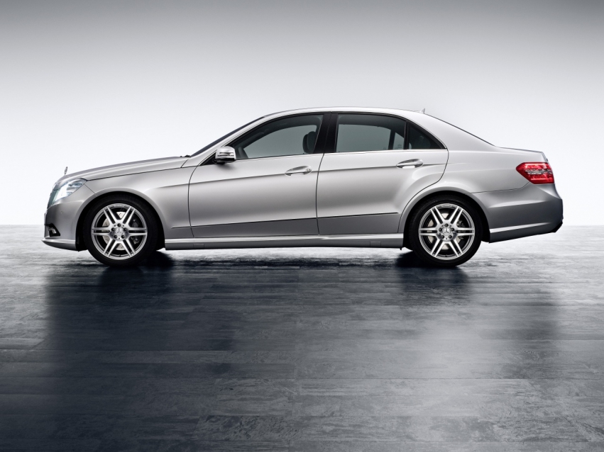 Auto wallpapers Mercedes-Benz Mercedes-Benz E-Class AMG sports package 2010