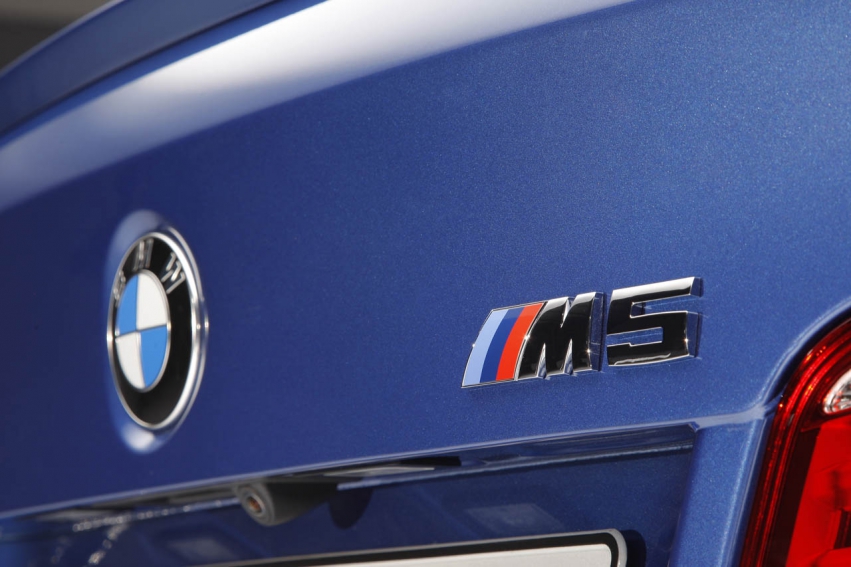 Auto wallpapers BMW M5 F10 2012
