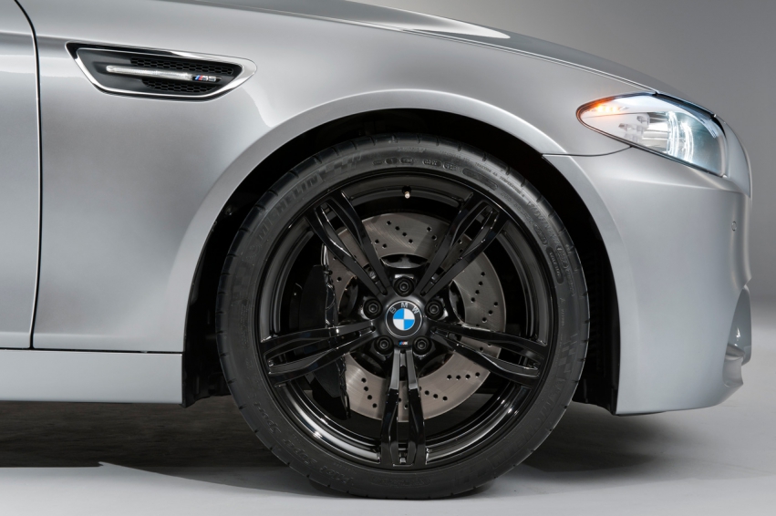 BMW M5 F10 2011