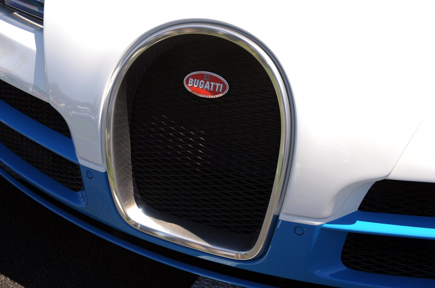 Auto wallpapers Bugatti Veyron 16.4 Grand Sport Vitesse: Monterey 2012
