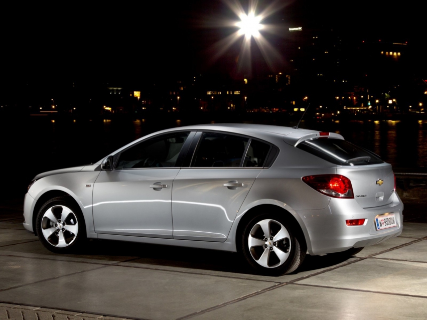Auto wallpapers Chevrolet Cruze Hatchback 2011
