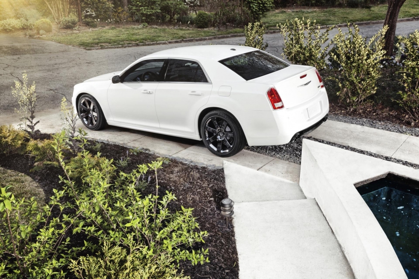 Auto wallpapers Chrysler 300 SRT8 2012