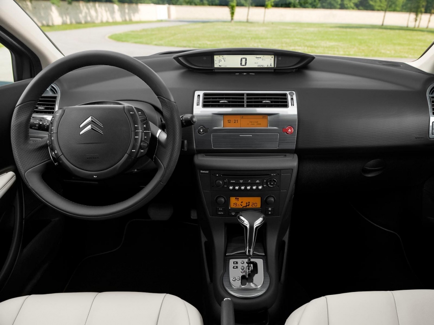 Auto wallpapers Citroen C4 Hatchback 2008-2011
