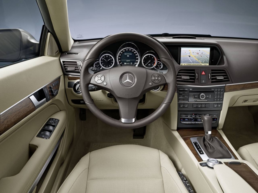 Auto wallpapers Mercedes-Benz E-Class Coupe 2010