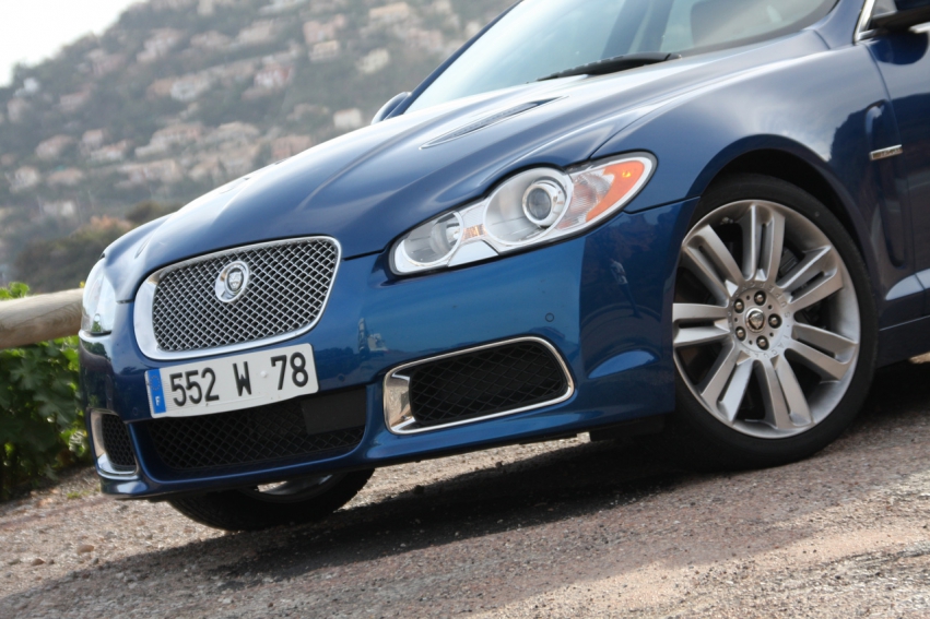 Auto wallpapers Jaguar XFR 2010