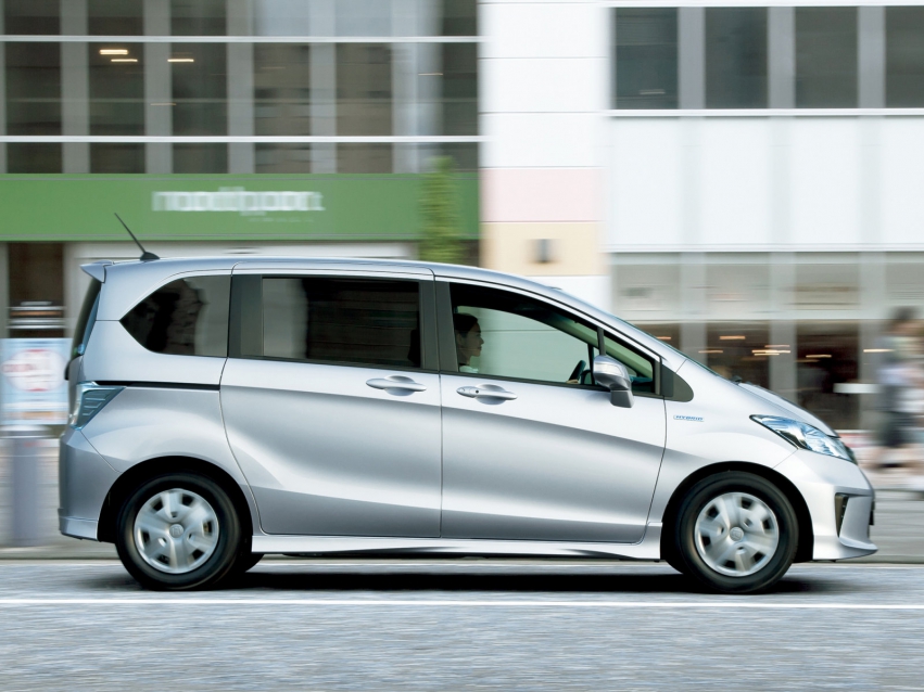 Auto wallpapers Honda Freed Minivan 2011
