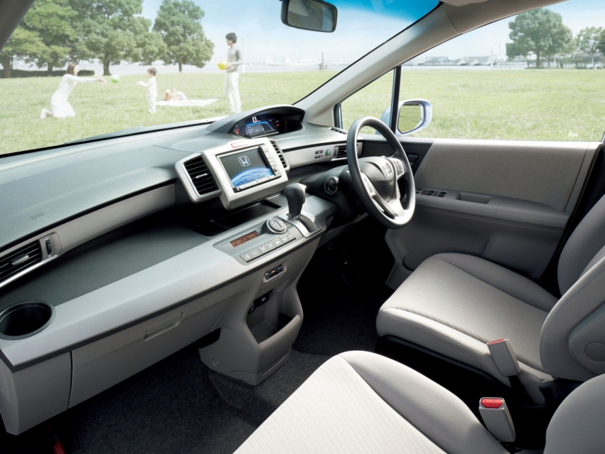 Auto wallpapers Honda Freed Minivan 2011