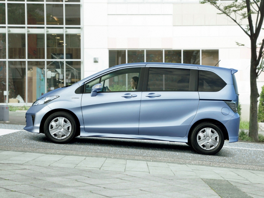Auto wallpapers Honda Freed Minivan 2011