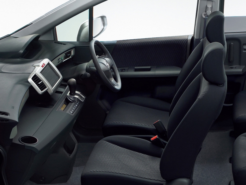Auto wallpapers Honda Freed Minivan 2011