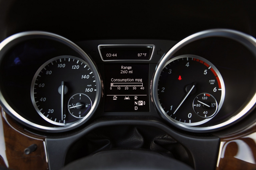 Auto wallpapers Mercedes-Benz ML350 BlueTec 4Matic 2012