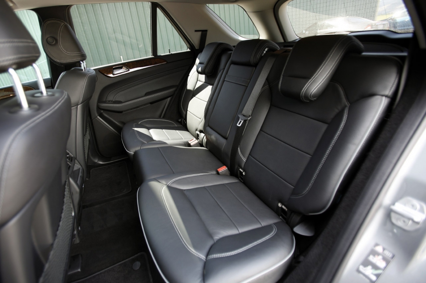 Авто обои Mercedes-Benz ML350 BlueTec 4Matic 2012