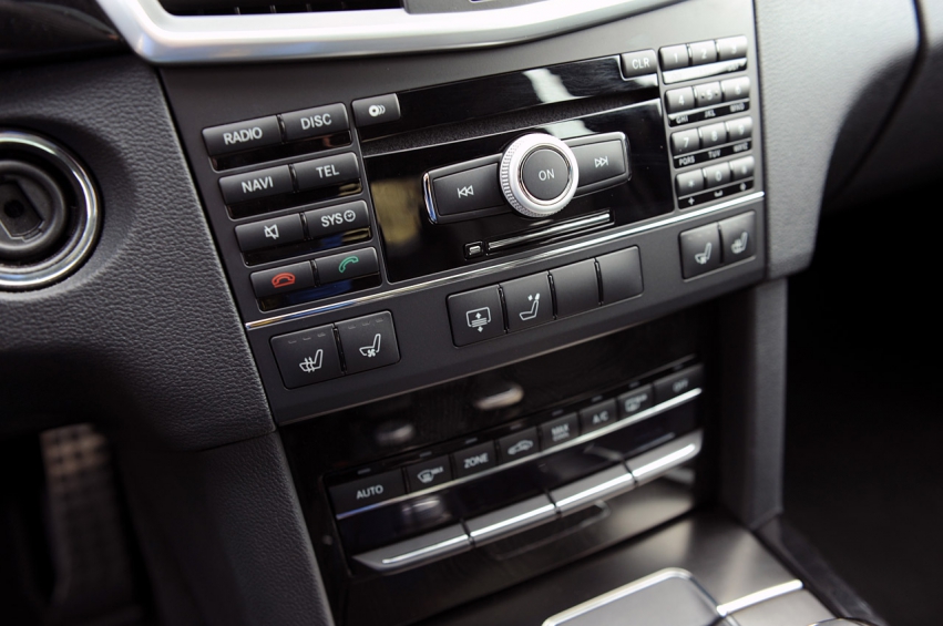 Авто обои Mercedes-Benz E63 AMG 2010
