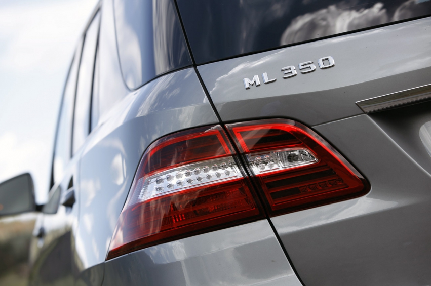 Auto wallpapers Mercedes-Benz ML350 BlueTec 4Matic 2012