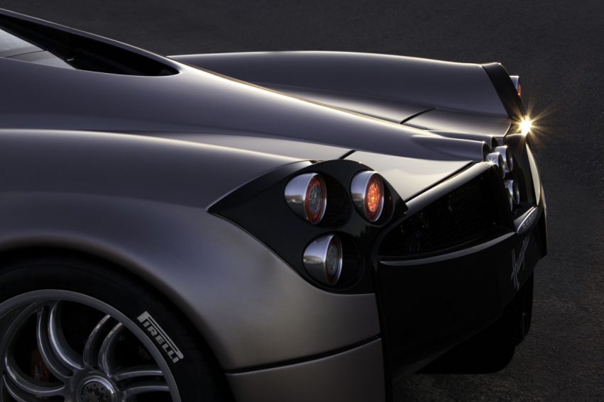 Auto wallpapers Pagani Huayra