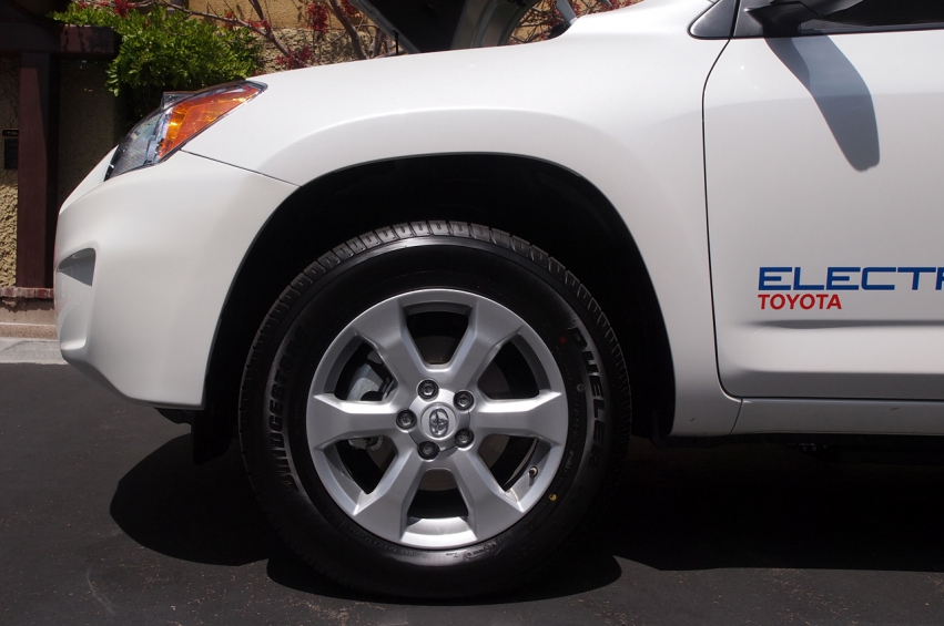 Auto wallpapers Toyota RAV4 EV